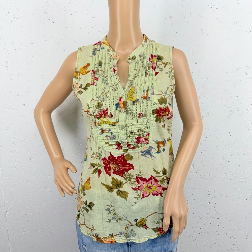 Magazine Women’s size Small Moss Green Floral Sleeveless Blouse